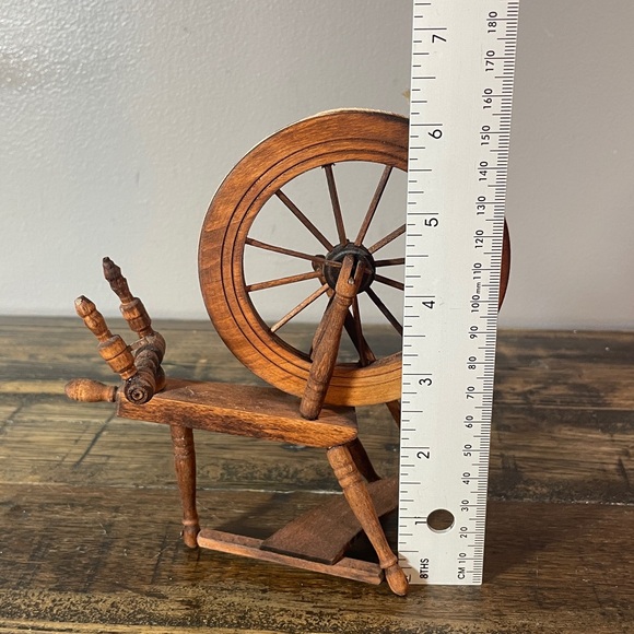 Miniature spinning wheel - moves! So adorable! Wooden - Picture 6 of 17
